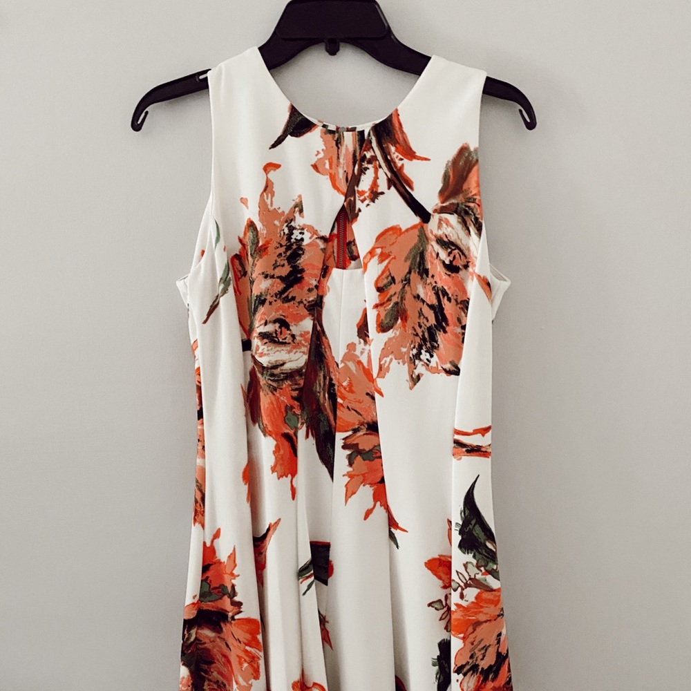Super cute floral dress!!